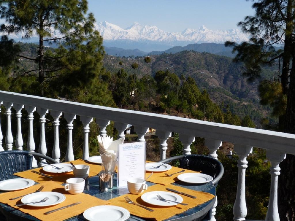 Ayurvaid Kalmatia Hotel Almora Kültér fotó